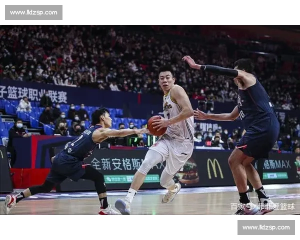 广东女排鏖战上海女排强强对决升级季后赛悬念引发球迷热议
