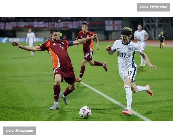 塞尔维亚对战曼联全解析：球队表现、战术布置与关键球员亮点